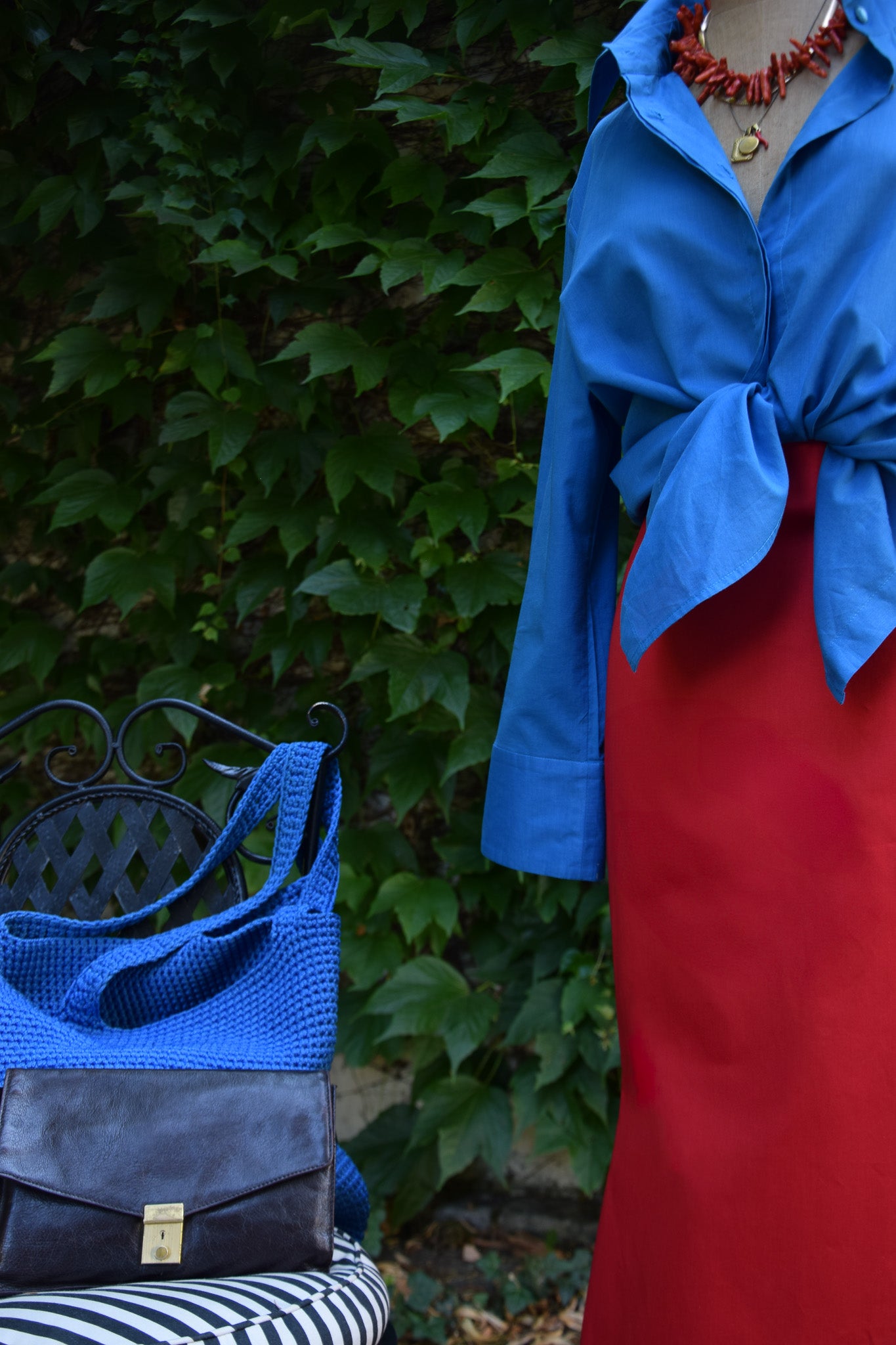Handgefertigte Elan Bluse in Eclectic Blue aus der Kollektion The New Luxury von PALAIS du SOLEIL