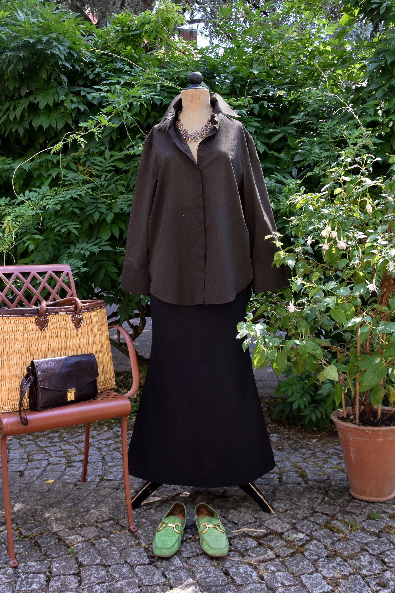 Handgefertigte Elan Bluse in Eclectic Blue aus der Kollektion The New Luxury von PALAIS du SOLEIL