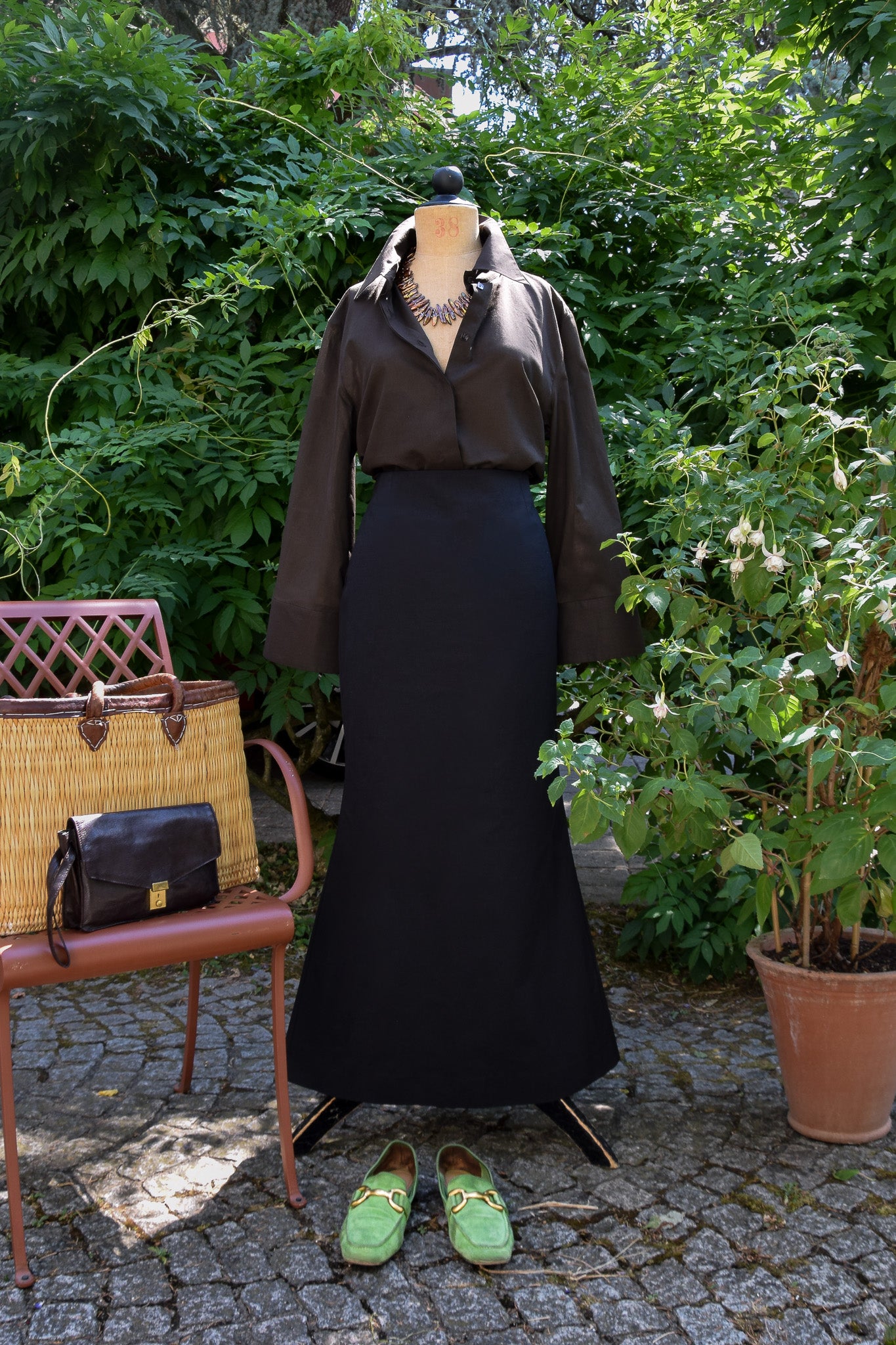 Handgefertigte Elan Bluse in Espresso aus der Kollektion The New Luxury von PALAIS du SOLEIL