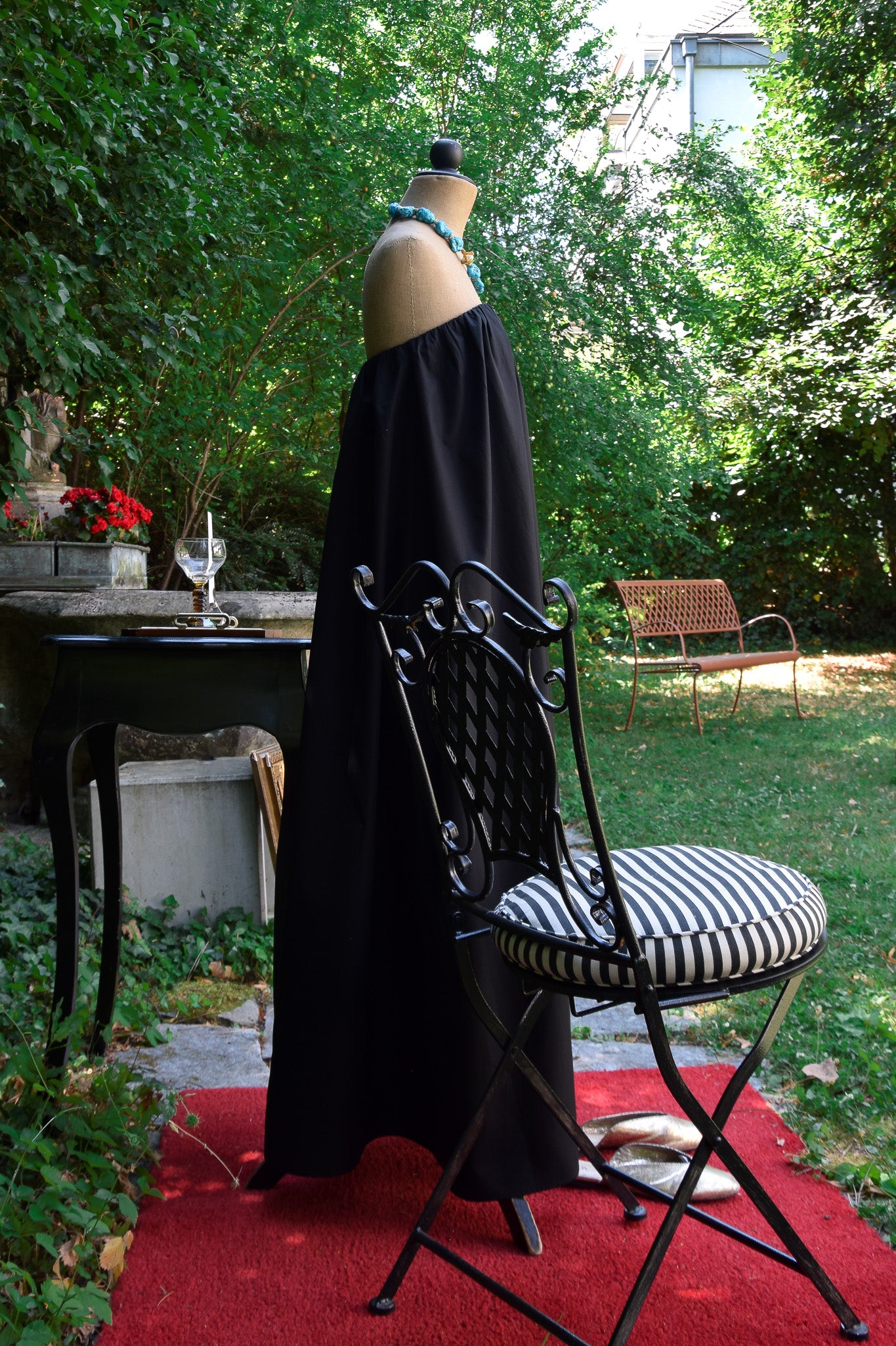 Handgefertigtes Nomade Dress in Black aus der Kollektion The New Luxury von PALAIS du SOLEIL
