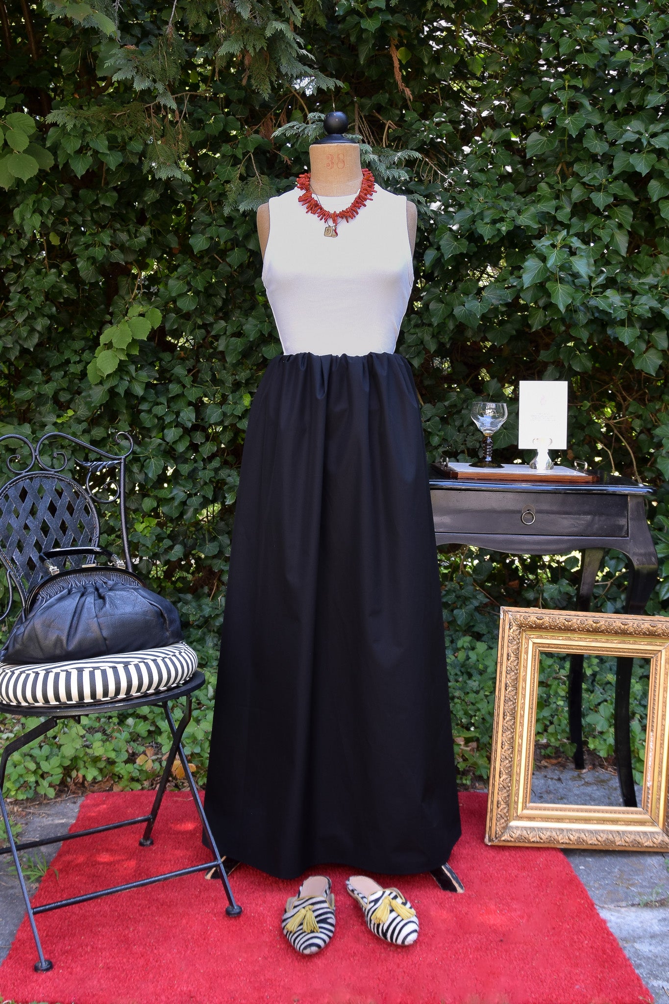 Handgefertigtes Nomade Dress in Black aus der Kollektion The New Luxury von PALAIS du SOLEIL
